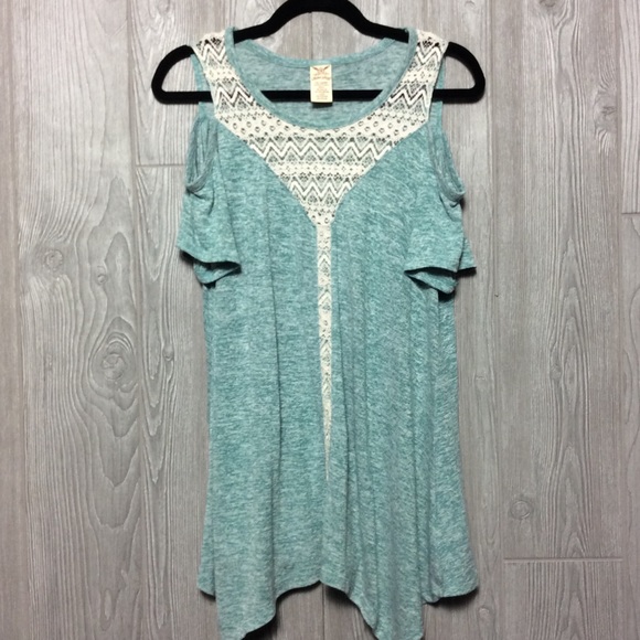 Faded Glory Tops - Sweet Key Hole Shoulder Top PLUS SIZE